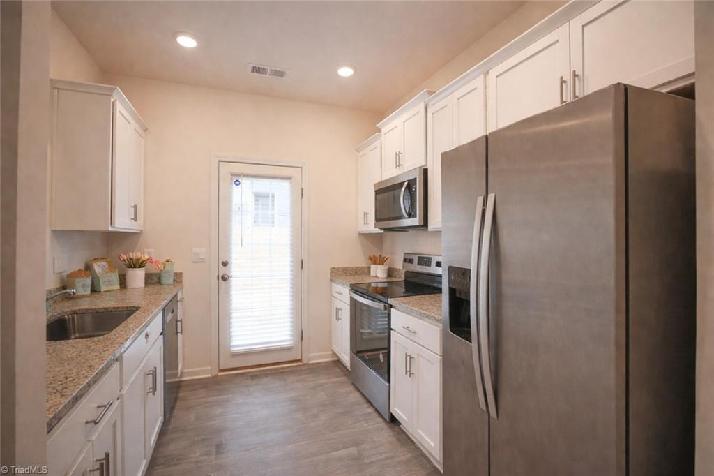 2320 Lily Drive Property Photo 6