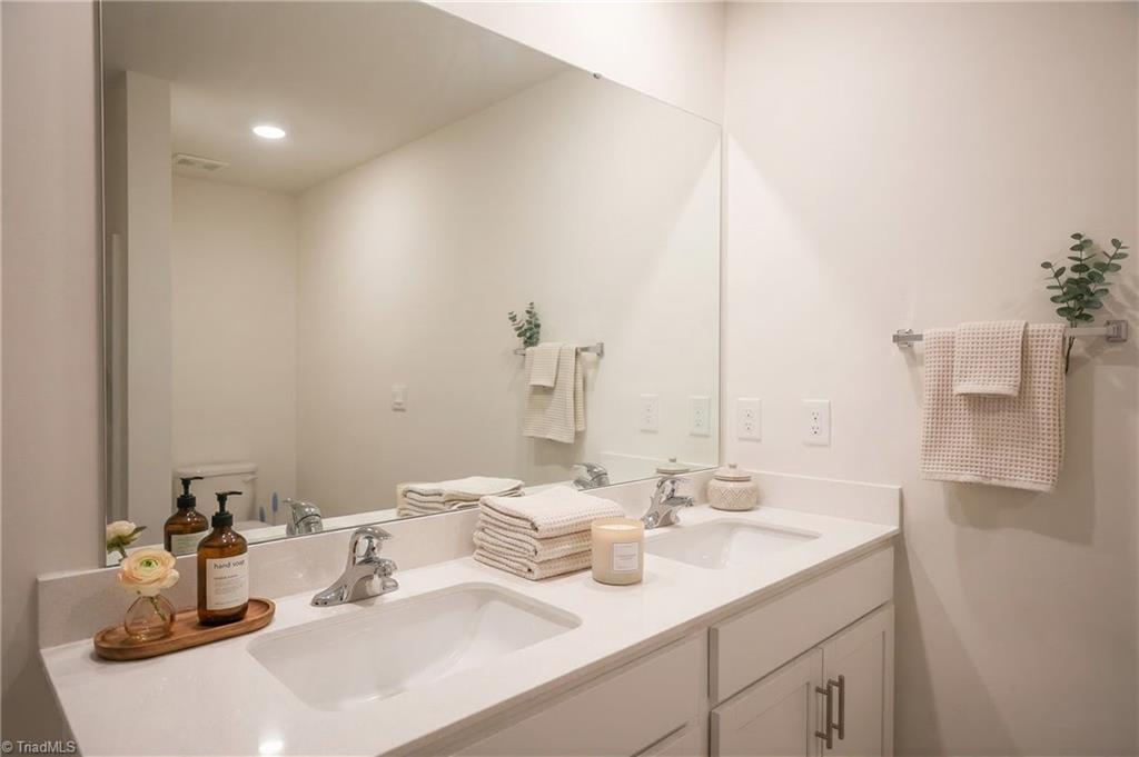 2320 Lily Drive Property Photo 9