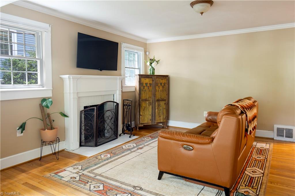 856 Bellview Street Property Photo 6