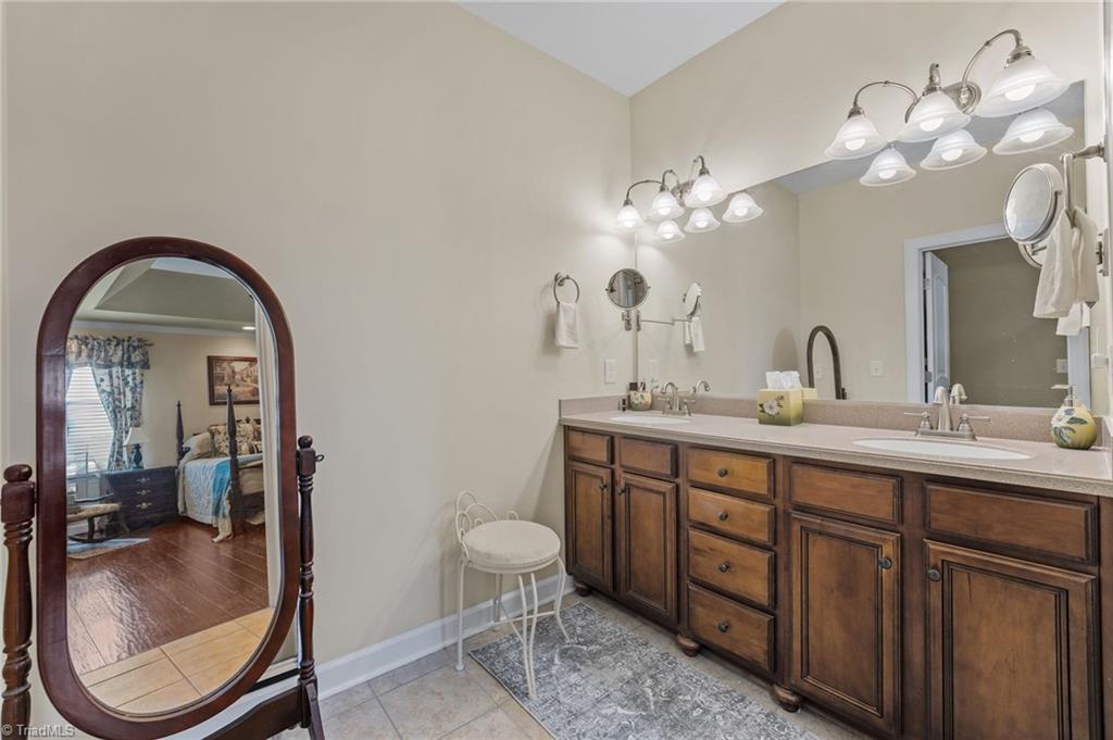 733 Whisper Ridge Drive Property Photo 13