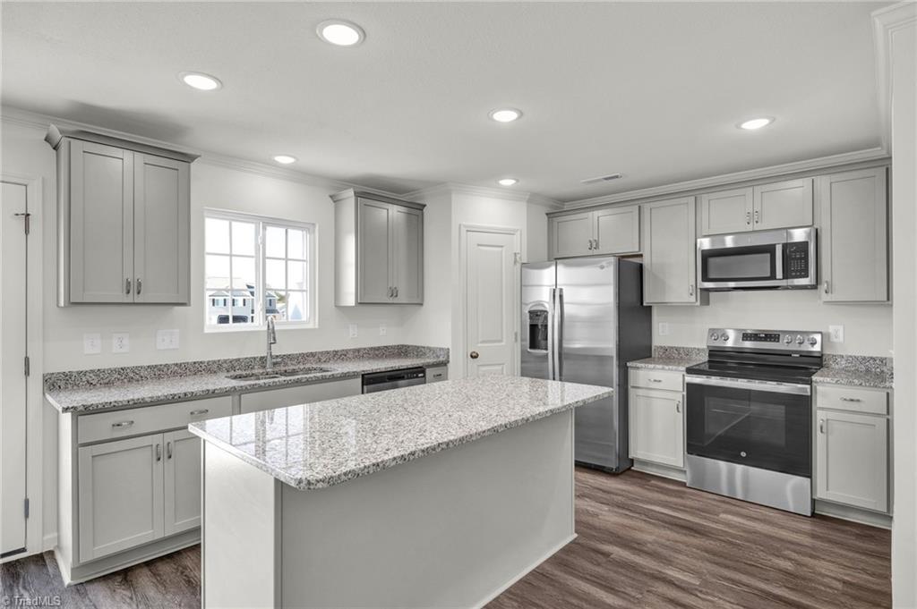 724 Torbay Drive Property Photo 10