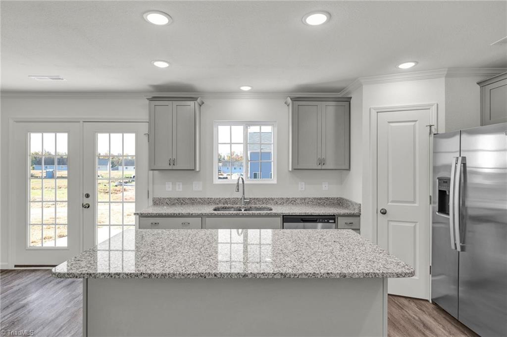 724 Torbay Drive Property Photo 11