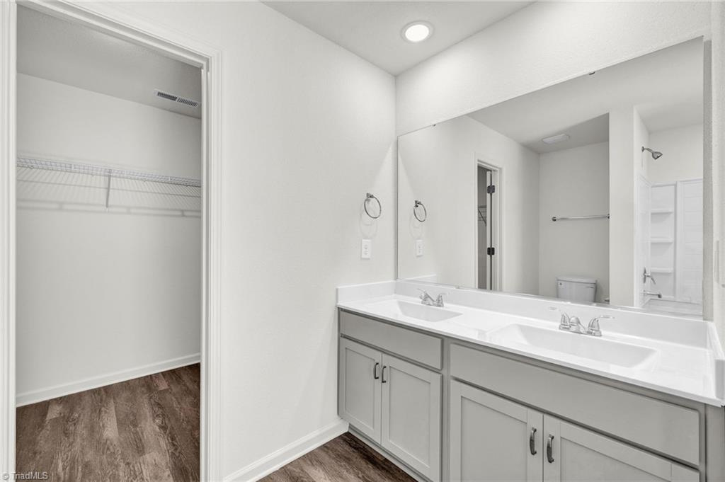 724 Torbay Drive Property Photo 15