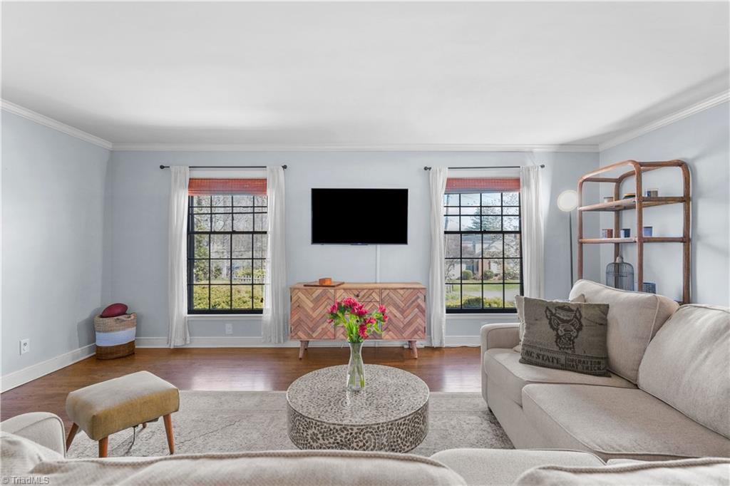 1903 Huntington Road Property Photo 6