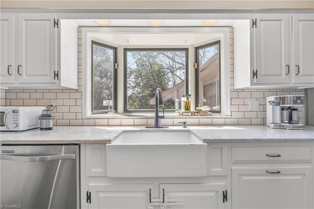 1903 Huntington Road Property Photo 11