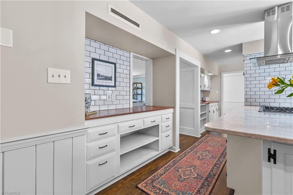 1903 Huntington Road Property Photo 13