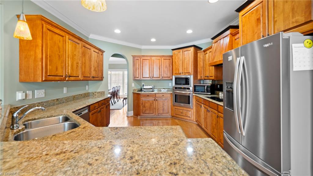 1004 Dunleigh Drive Property Photo 11