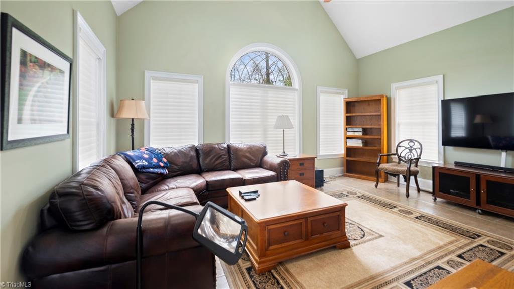 1004 Dunleigh Drive Property Photo 14