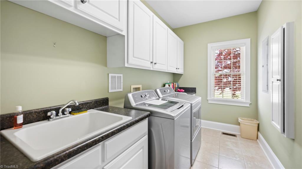 1004 Dunleigh Drive Property Photo 25