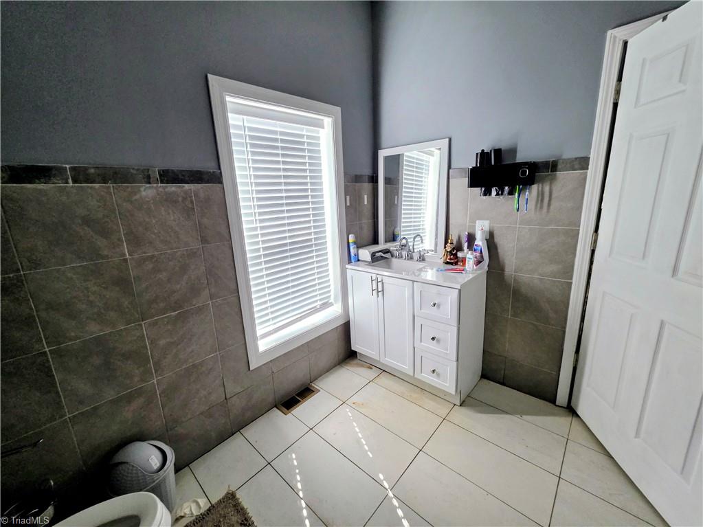 515 Cable Street Property Photo 9