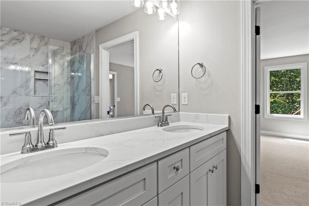 4642 Pebble Lake Drive Property Photo 28
