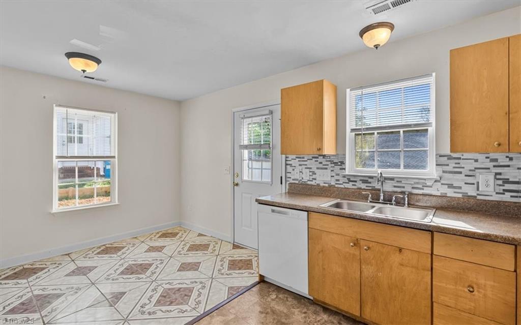 1609 Sunrise Valley Drive Property Photo 6