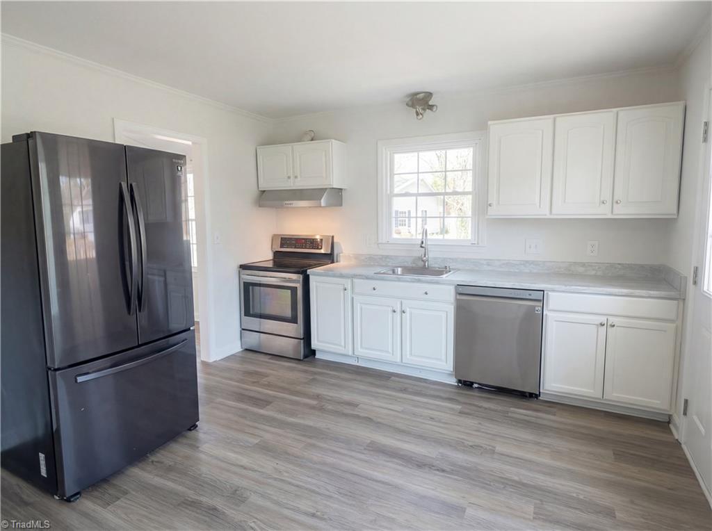 1495 Peace Haven Road Property Photo 2