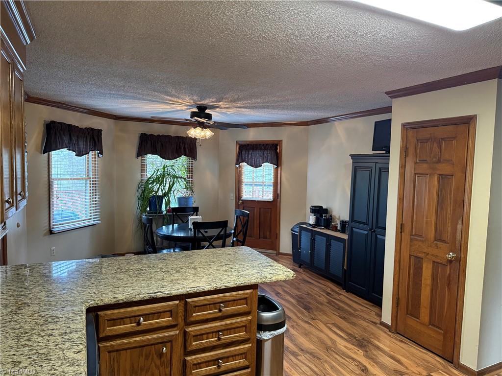 2173 Hawthorne Lane Property Photo 13