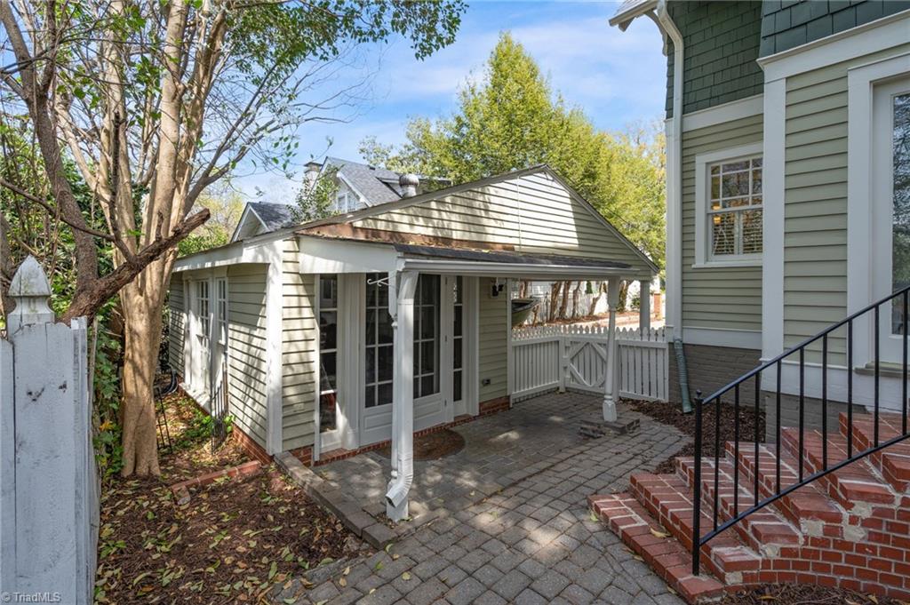 609 Magnolia Street Property Photo 36
