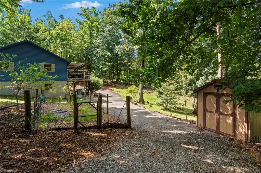 1502 Greenstreet Drive Property Photo 12