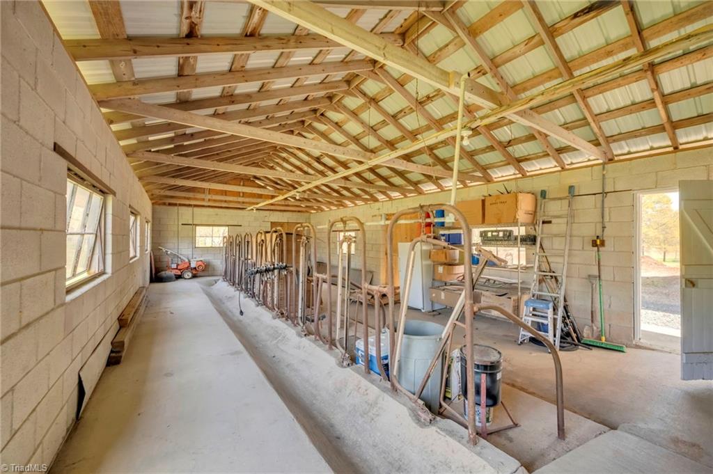 32286 Laton Road Property Photo 14