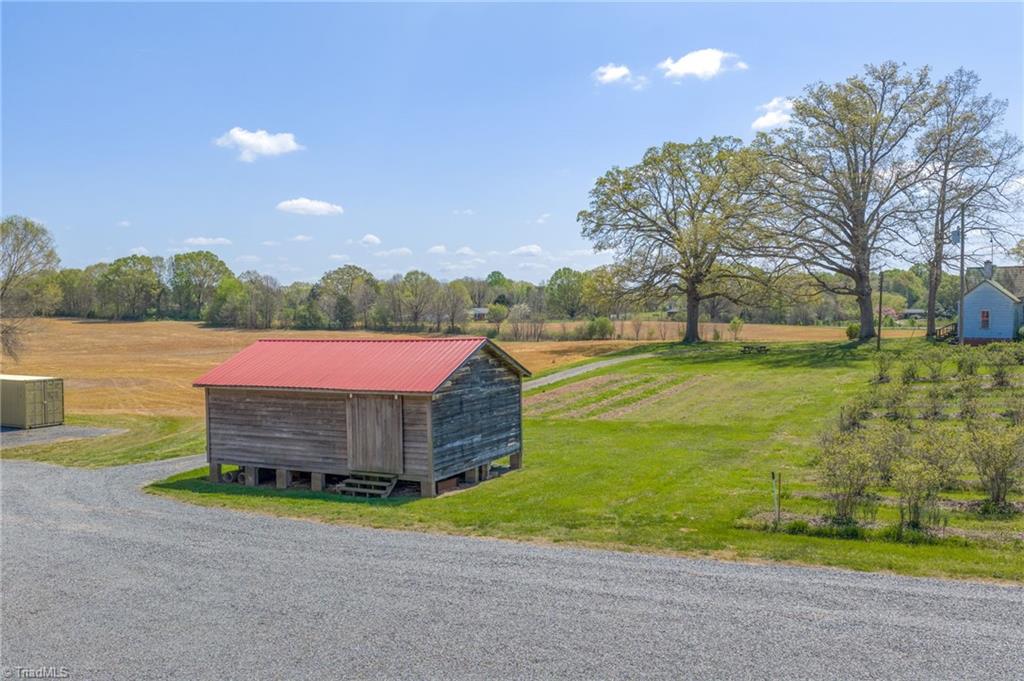 32286 Laton Road Property Photo 15