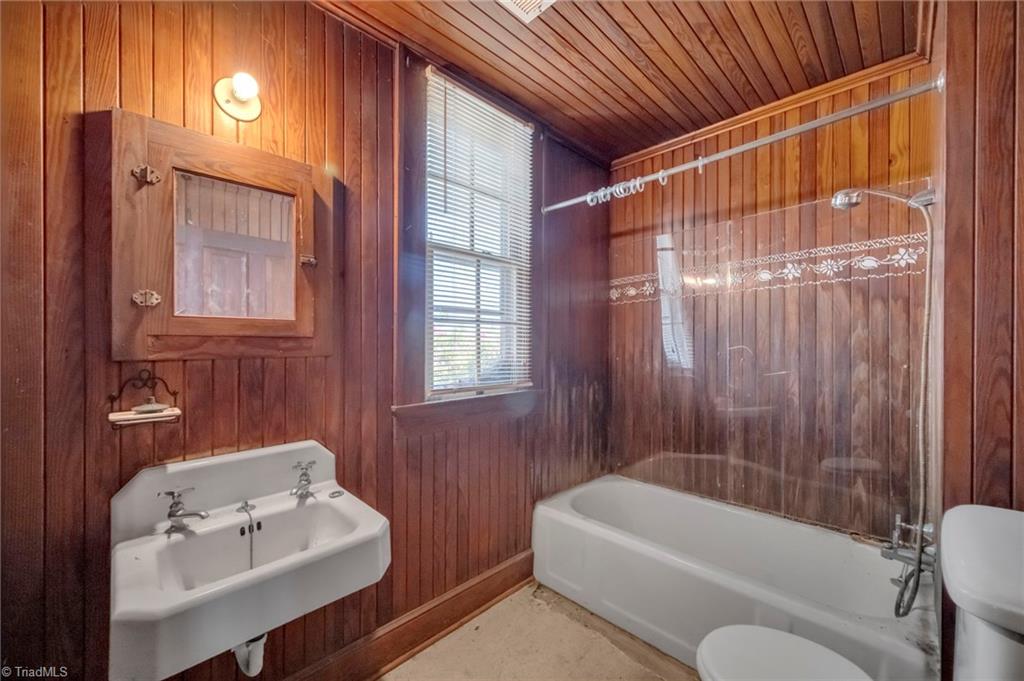 32286 Laton Road Property Photo 19