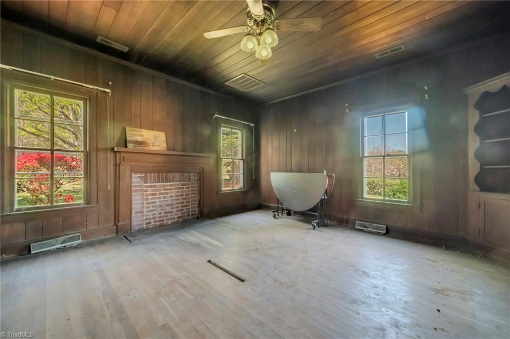 32286 Laton Road Property Photo 23