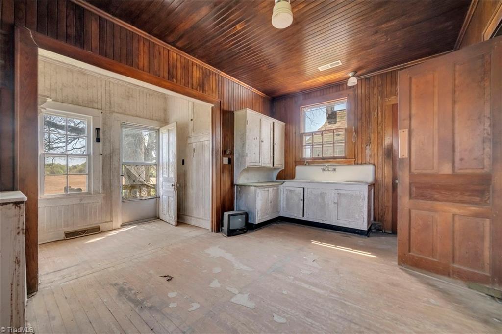 32286 Laton Road Property Photo 24