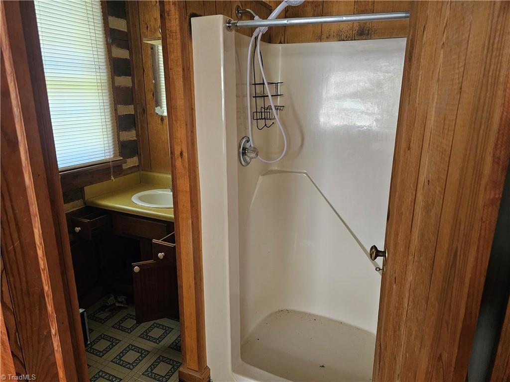 1040 Barger Road Property Photo 12