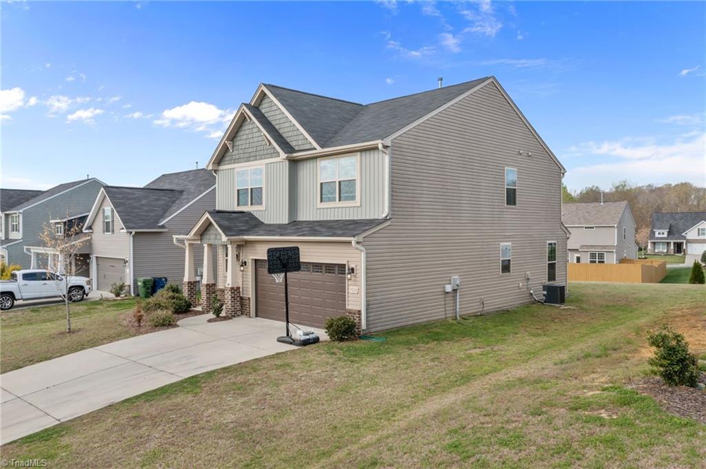 2524 Sunfield Drive Property Photo 3