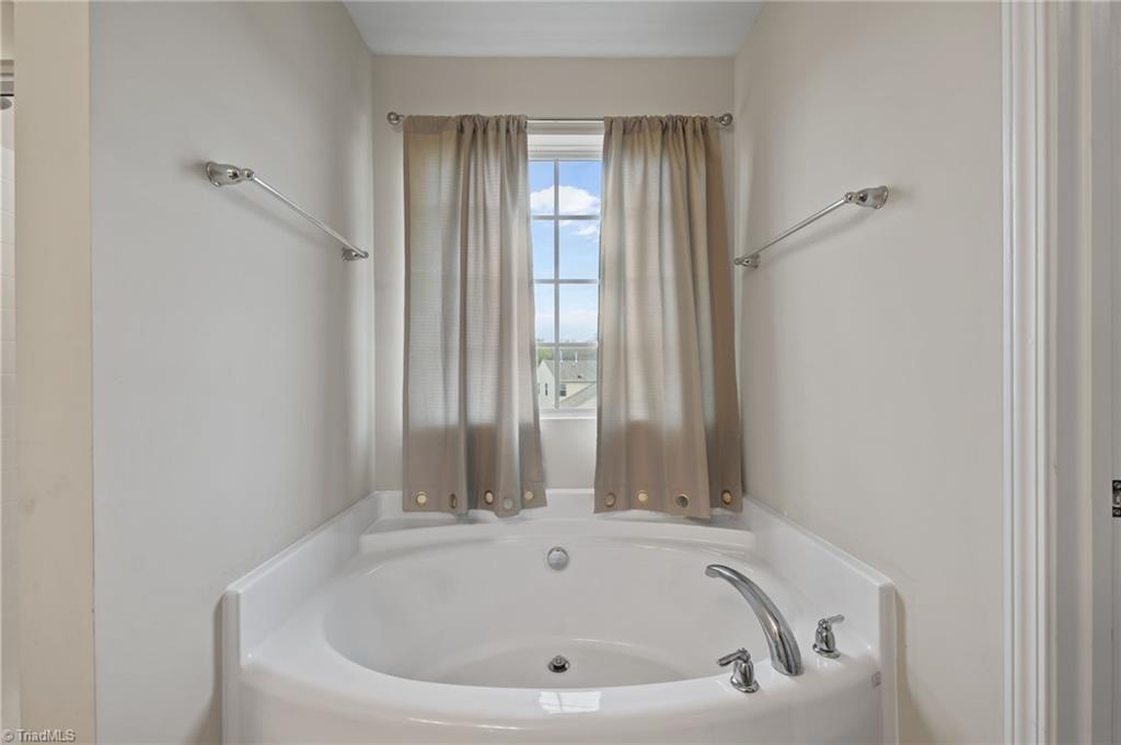 2524 Sunfield Drive Property Photo 14