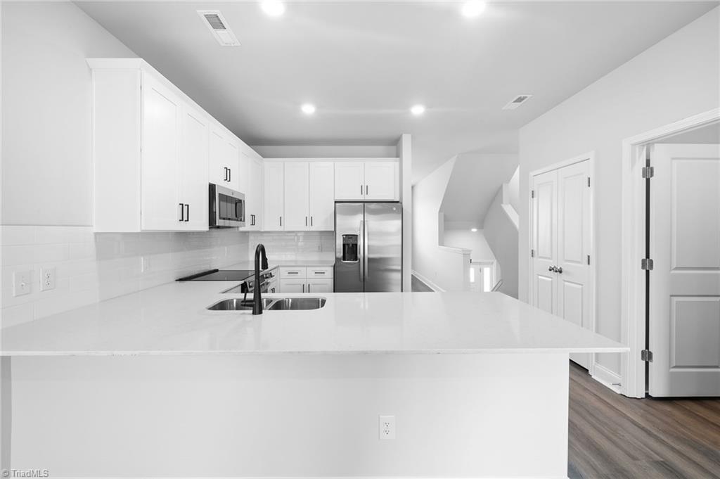 1729 University Drive # D1 Property Photo 28