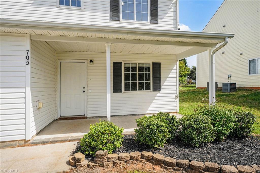 705 Topsail Drive Property Photo 1