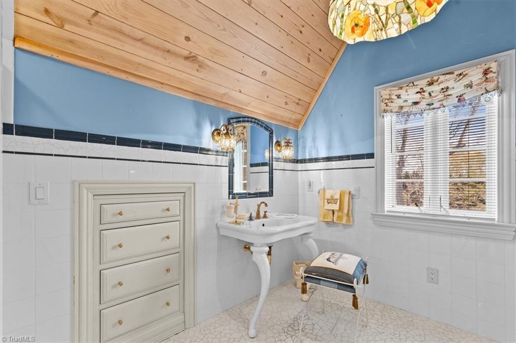 4313 Property Photo 40