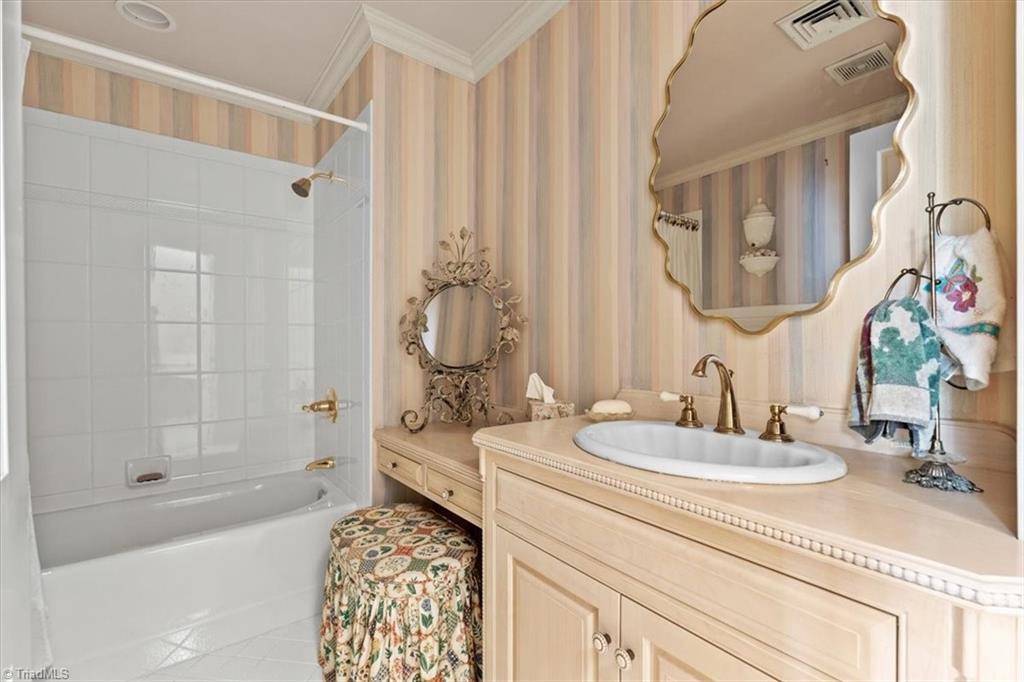 4313 Property Photo 43
