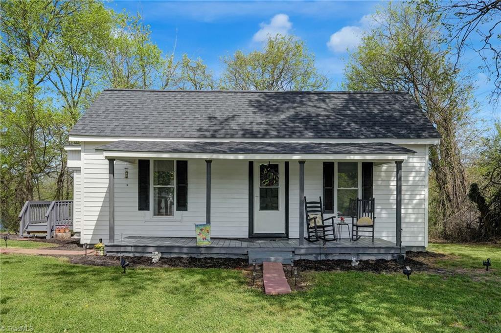 1723 E Meadow Road Property Photo 1