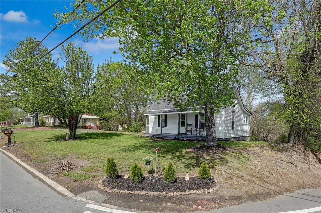 1723 E Meadow Road Property Photo 3