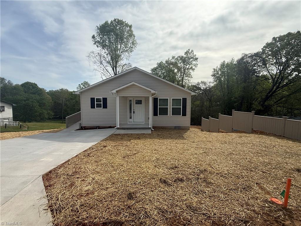 909 Eleanor Drive Property Photo 1