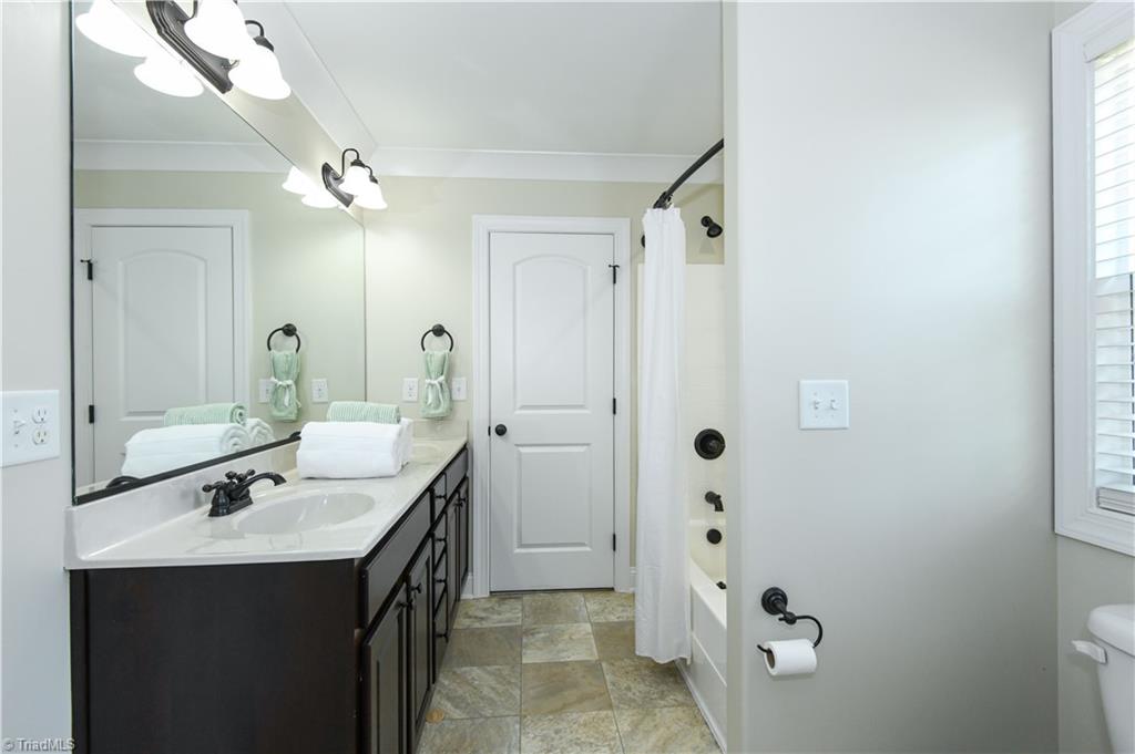 5609 Crooked Oak Drive Property Photo 32