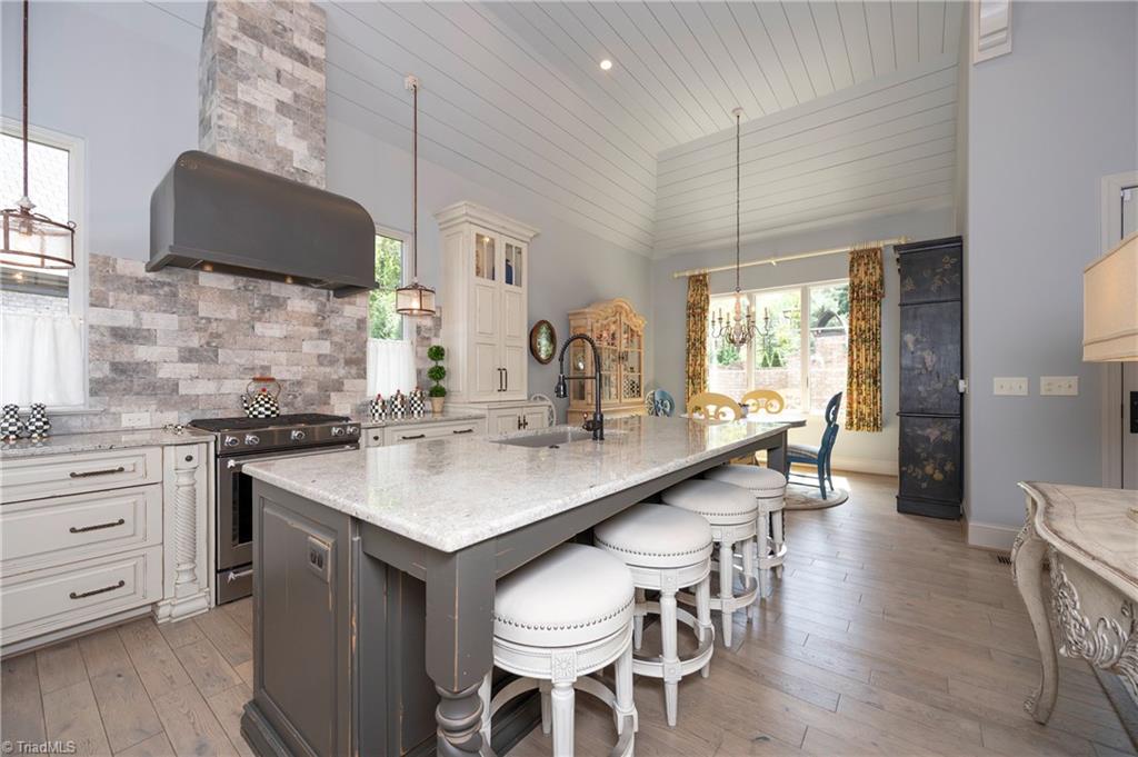 4090 Carriage Manor Cove Property Photo 11