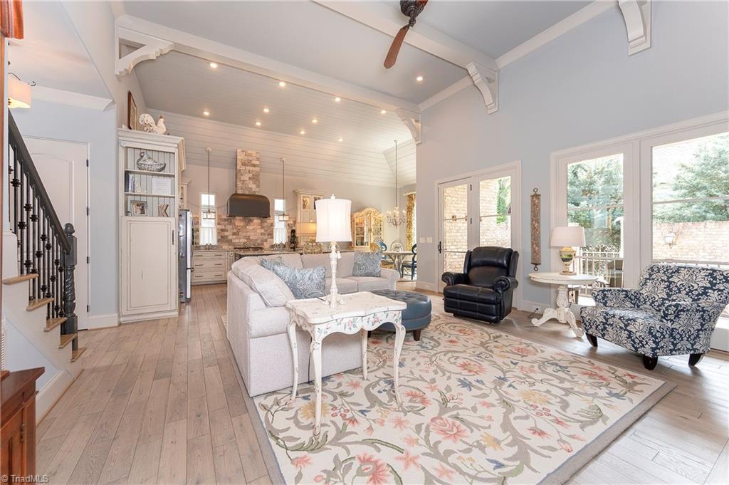 4090 Carriage Manor Cove Property Photo 18
