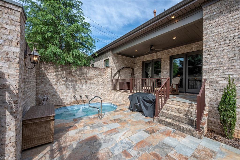 4090 Carriage Manor Cove Property Photo 38