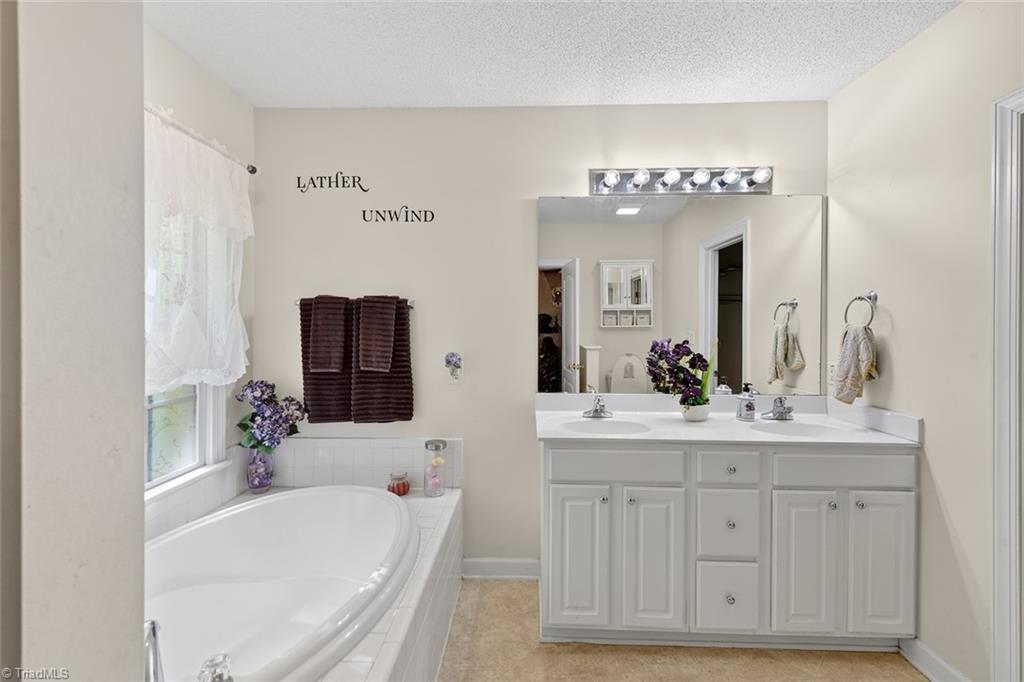 2265 Sunberry Drive Property Photo 27