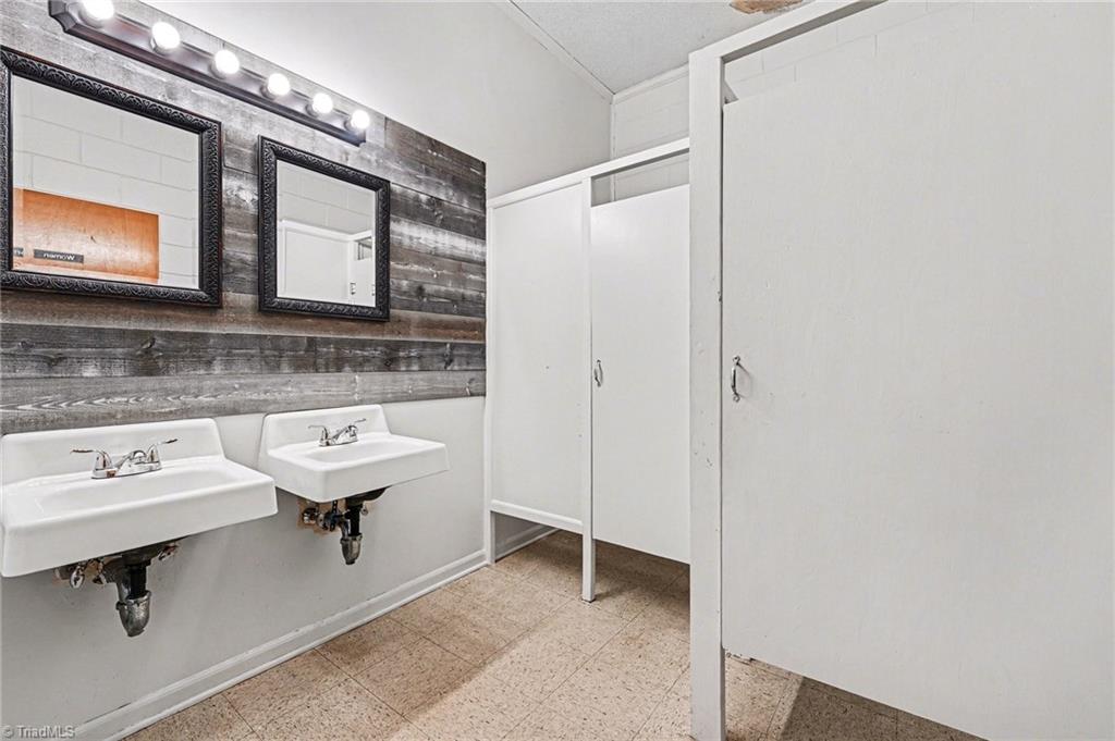 1379 Property Photo 15