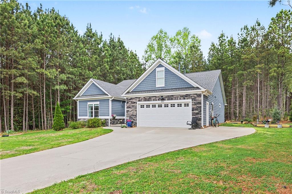 820 Sunset Pointe Drive Property Photo 3