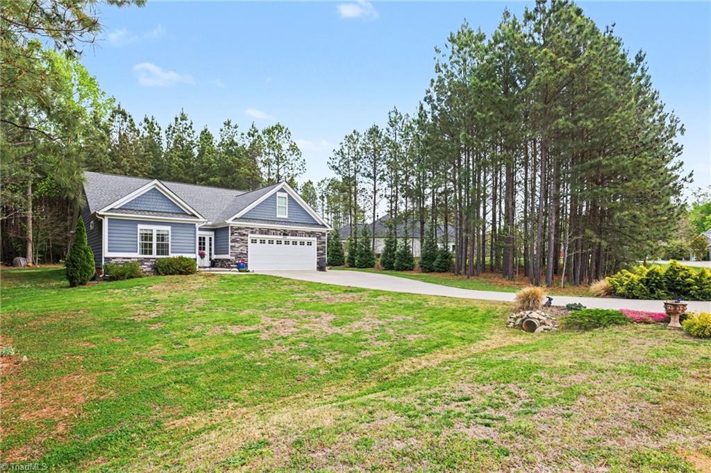820 Sunset Pointe Drive Property Photo 4