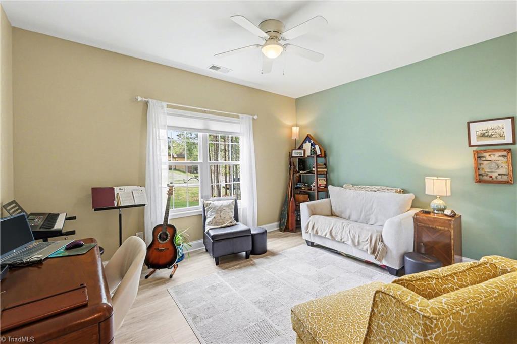 820 Sunset Pointe Drive Property Photo 16