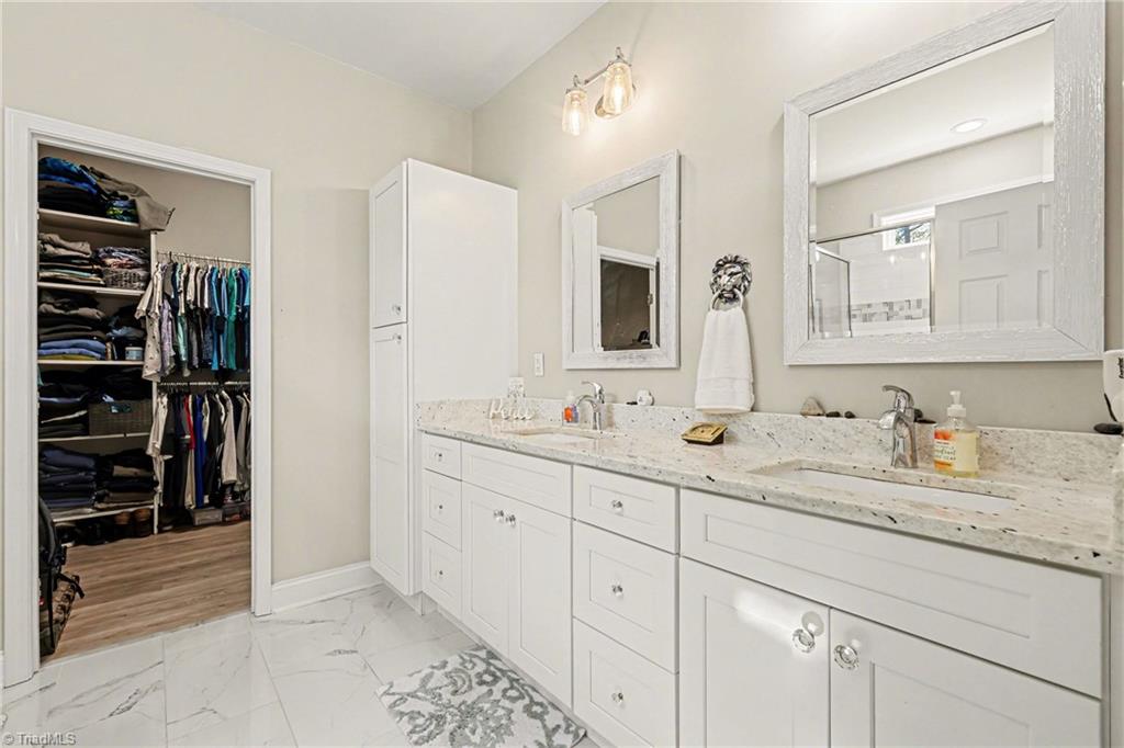 820 Sunset Pointe Drive Property Photo 19