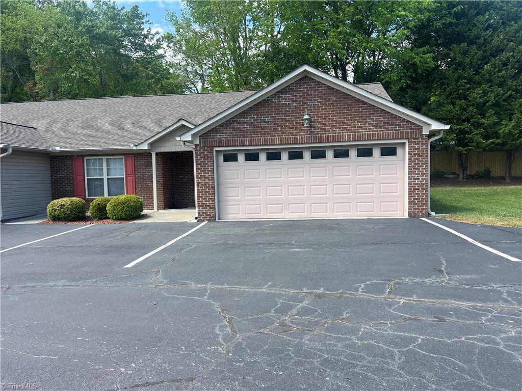 405 Pinefield Place Property Photo 2