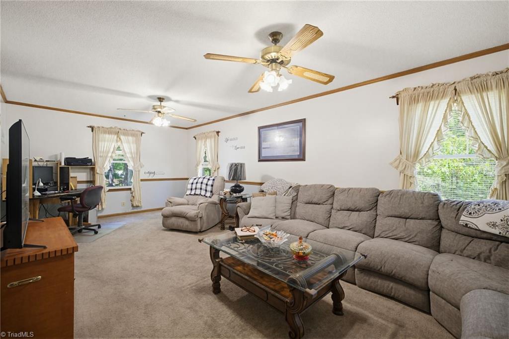 2457 Leonae Drive Property Photo 4