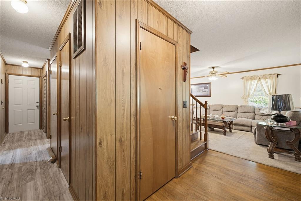 2457 Leonae Drive Property Photo 14