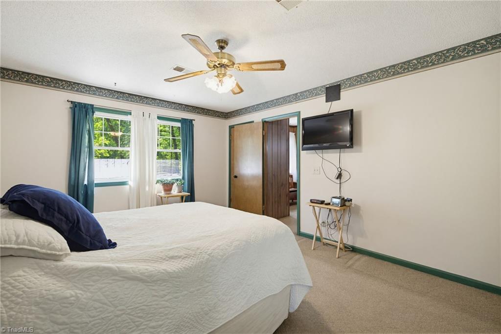 2457 Leonae Drive Property Photo 16