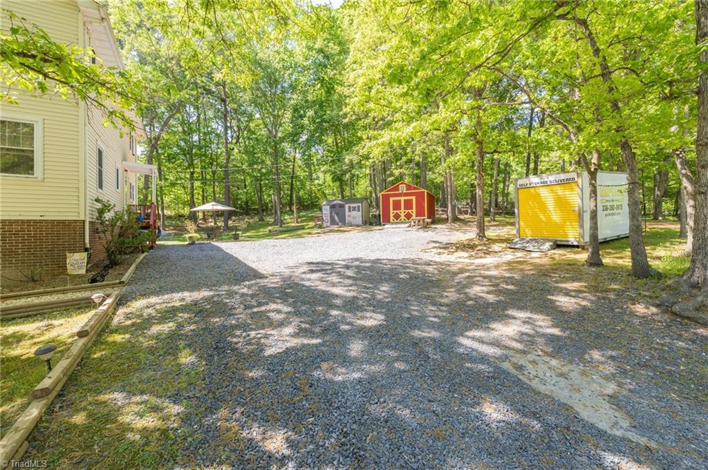 2457 Leonae Drive Property Photo 22